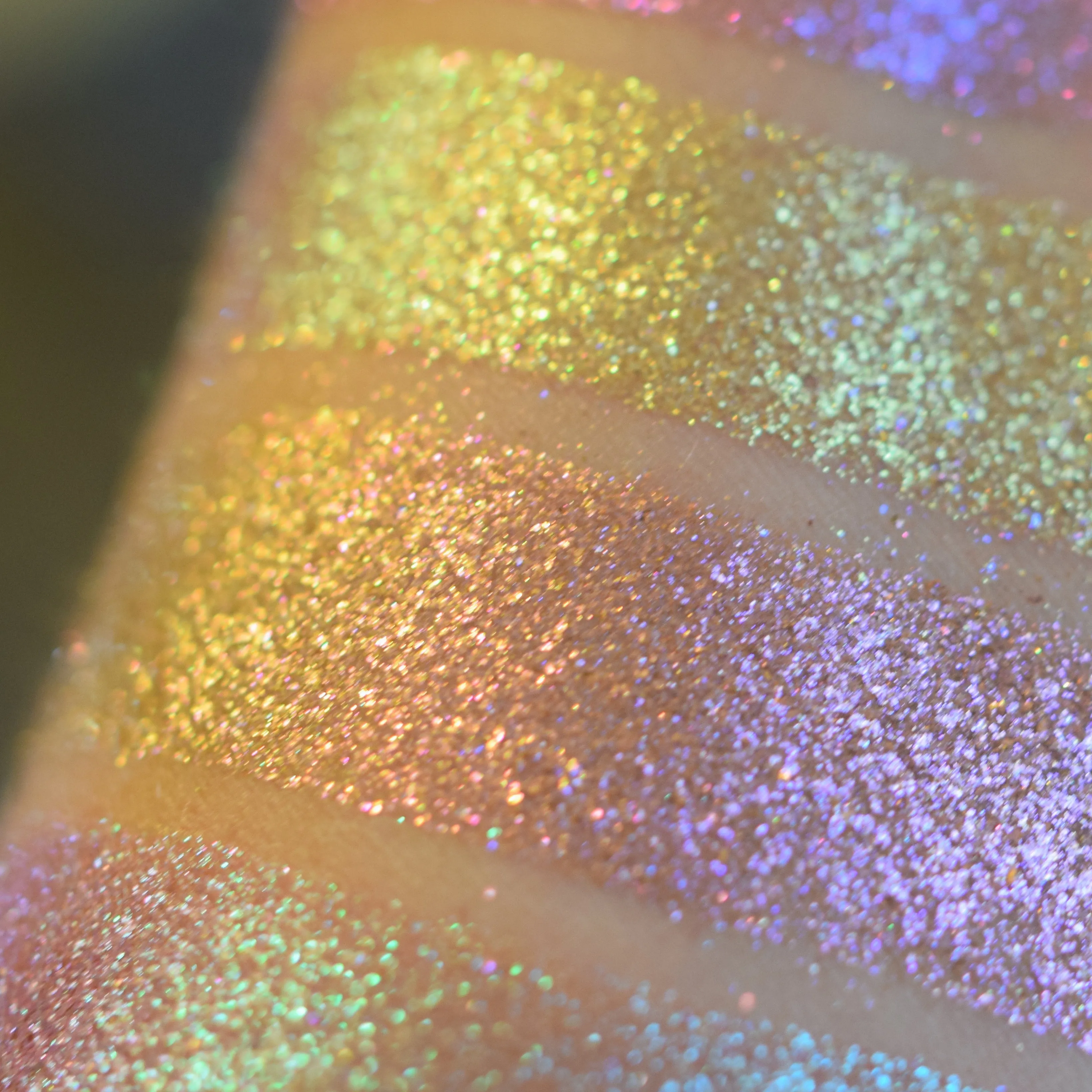POWER & GLORY  - chromatic eyeshadow topper